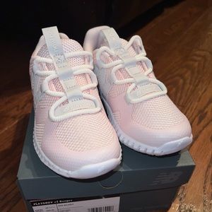 NIB PLAYGRUV v2 Bungee Girls sneakers size 12. Shell pink with quartz grey.